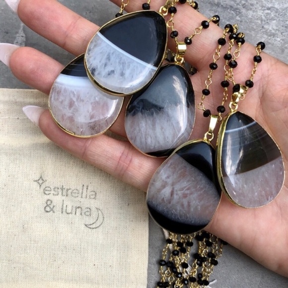 ❗️Last One❗️Onyx Crystal Teardrop Pendant Necklace - Picture 4 of 6